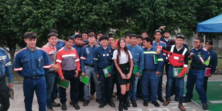 Gracias a maestros Michoacán es mejor: Bedolla