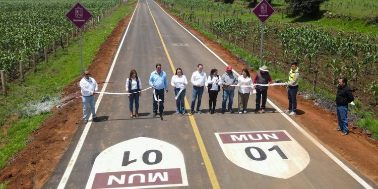 Entrega SCOP primera etapa de pavimentación del libramiento de Opopeo