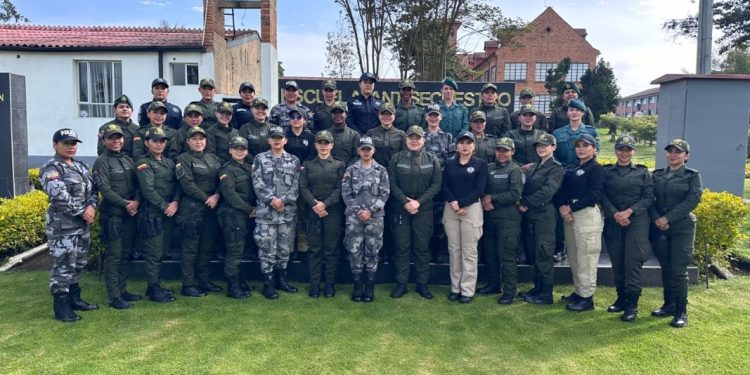 Mujeres policías de la FGE se capacitan en “Operaciones Especiales Antisecuestro y Antiextorsión”, en Colombia