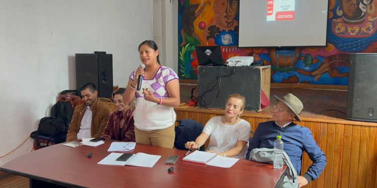 Recrimina Celeste altos sueldos en el Poder Judicial, durante foro