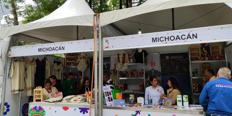 Riquezas turísticas de Michoacán llegan a la capital del país