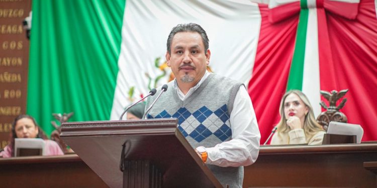 Logra Víctor Manríquez protección a favor de las y los niños y adolescentes, al garantizar su salud mental en Ley