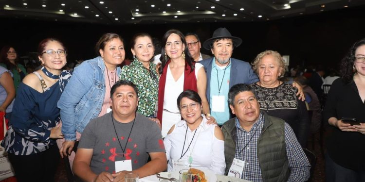 Humanismo, base del segundo ciclo escolar completo: docentes