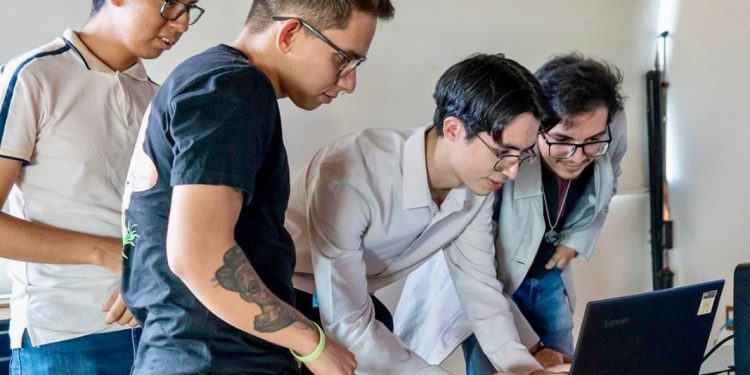 Elige estudiar y accede a una beca académica en estas 12 universidades