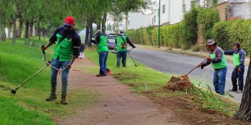 Trabaja Gobierno de Morelia en limpieza de camellones al sur de Morelia