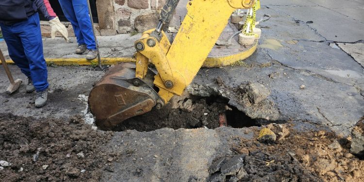 OOAPAS repara línea sanitaria en Sánchez de Tagle y Bartolomé de las Casas