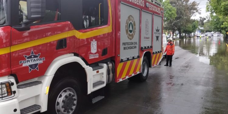 Atiende PC estatal inundaciones y encharcamientos en Morelia