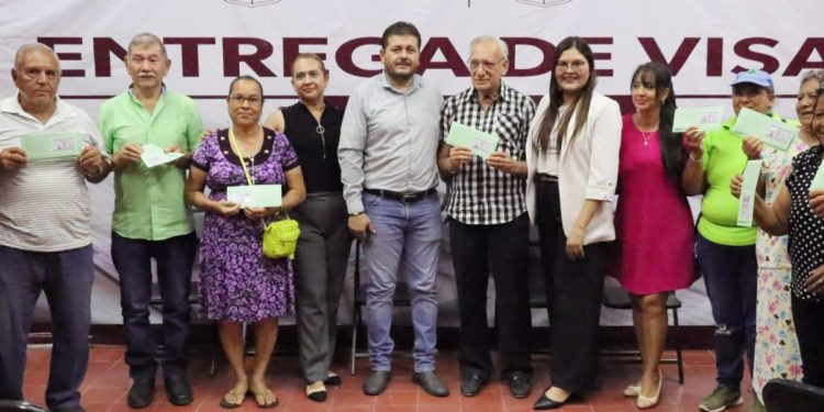 Entregan visas del programa Reunificación Familiar en Apatzingán