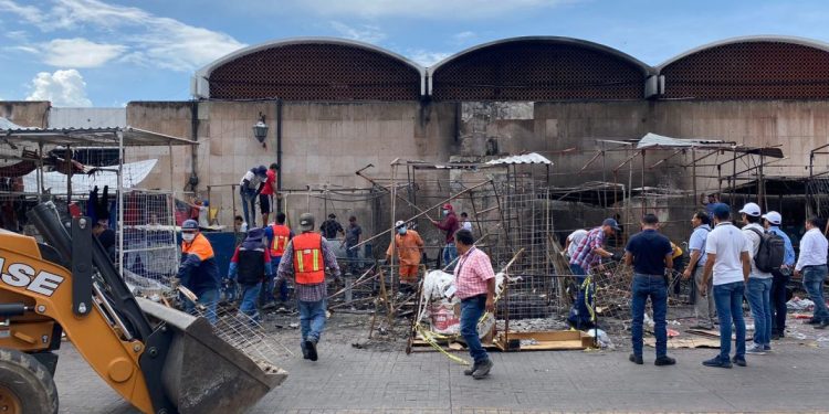 Rehabilita Ayuntamiento espacio para instalar puestos en mercado Independencia