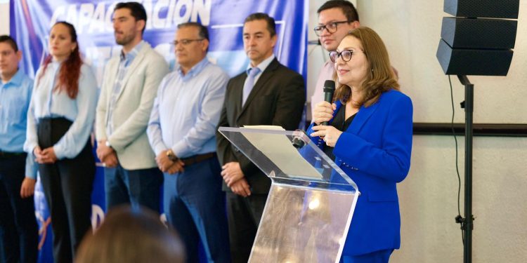 Acción Nacional capacita a alcaldesas y alcaldes electos