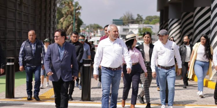 Inaugura Bedolla obras en bajopuente Paso Morelos