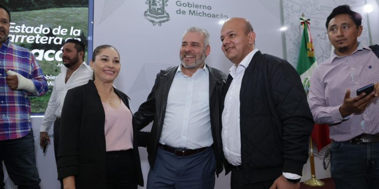 Bedolla refrenda apoyo a municipios para su desarrollo