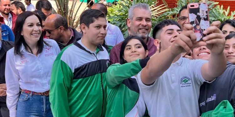 Conoce las becas que ofrece el Iemsysem a jóvenes para que te la rifes estudiando