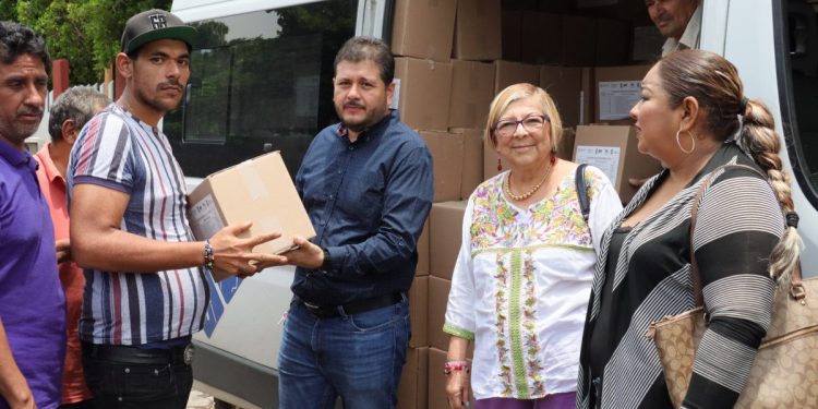 En Apatzingán cortadores de limón reciben dotación alimentaria