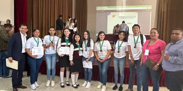 Estudiantes del Cecytem han ganado 32 medallas durante 2024