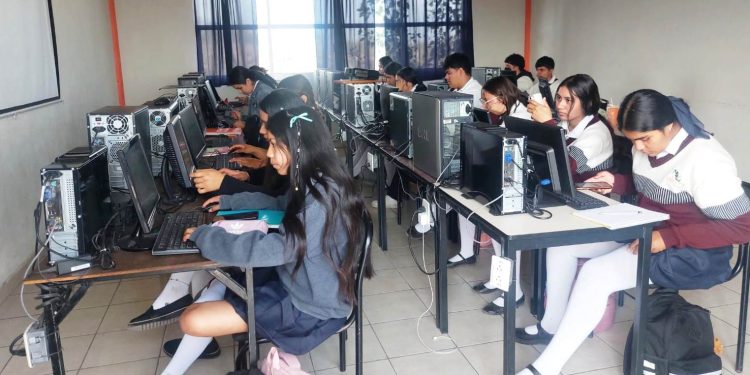 ¿Quieres estudiar Puericultura? El Cecytem ofrece esta carrera técnica en 5 planteles