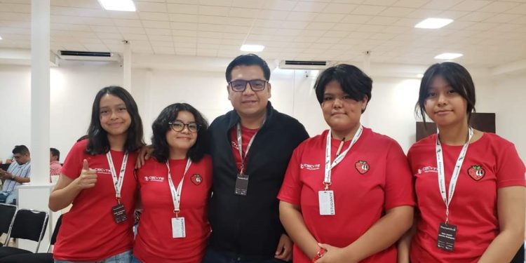 Cecytem tiene docentes comprometidos con la educación