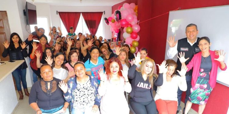 En tres años más de 9 mil servicios ofrecidos en las Casas de Atención de Juan Carlos Barragán