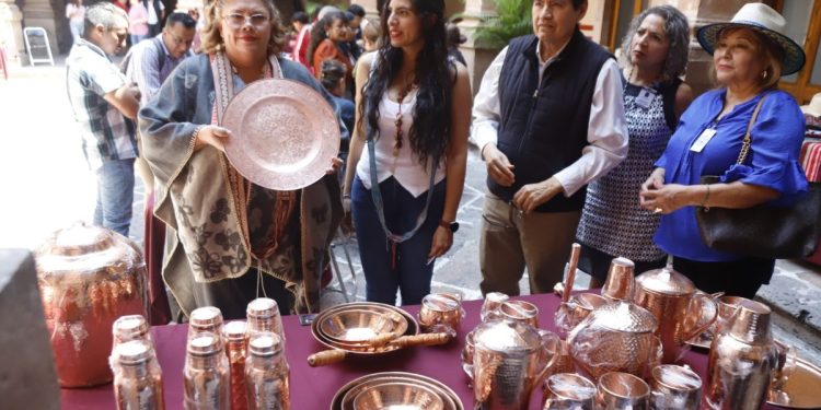 Impulsa 75 Legislatura talento y economía de artesanos michoacanos