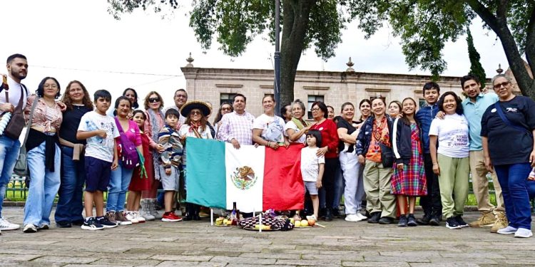 Maestros michoacanos viajan a Argentina a encuentro para mejorar la práctica educativa