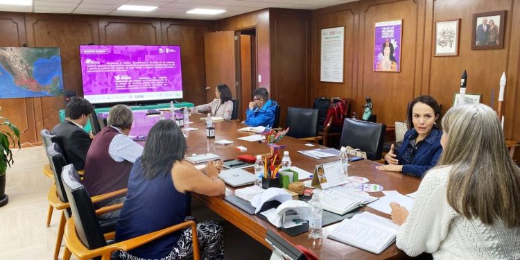 Sí Financia y Finabien acuerdan ampliar programa de créditos para mujeres