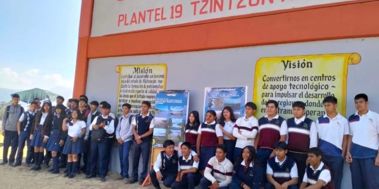 Estudia la carrera técnica en Ecoturismo en el Cecytem