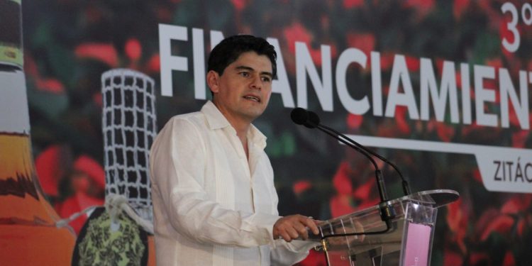 Sí Financia acerca programas crediticios a campesinos de Zitácuaro