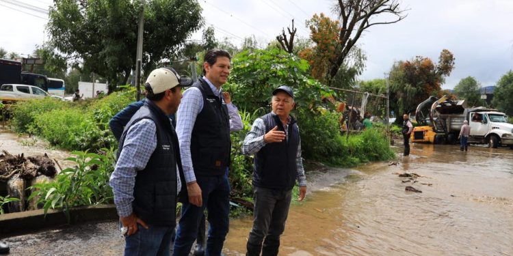 Supervisa Alfonso Martínez, trabajos de limpieza y desazolve