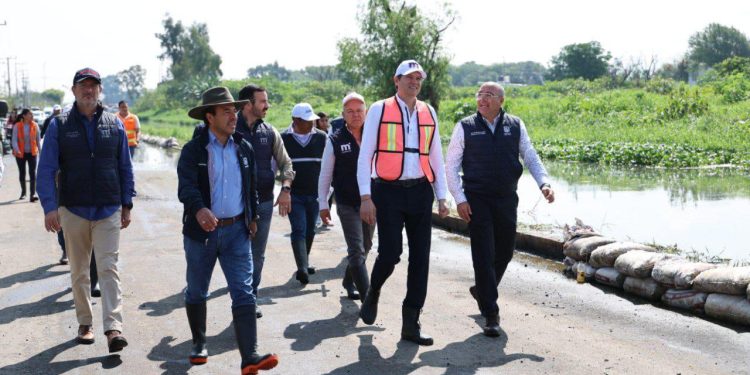 Supervisa Alfonso Martínez limpieza y dragado en colonias del Poniente de Morelia