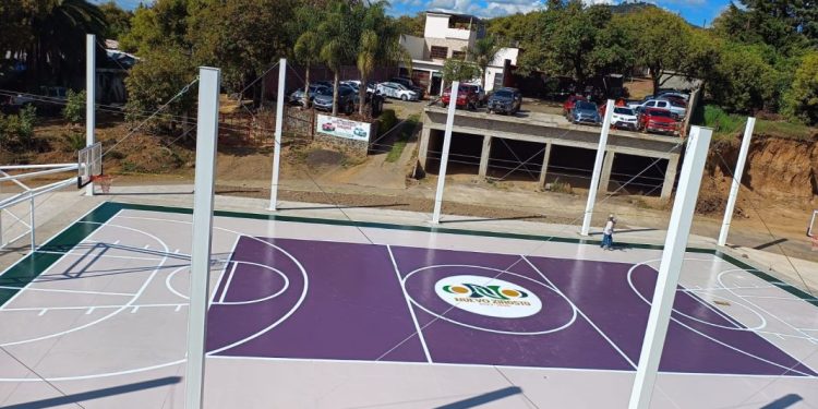 Concluye SCOP primera etapa de complejo deportivo en Nuevo Zirosto, Uruapan