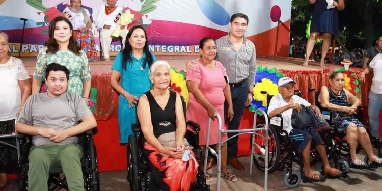 En Huetamos celebra Pablo Varona sabiduría y experiencia en el Día de los Abuelos