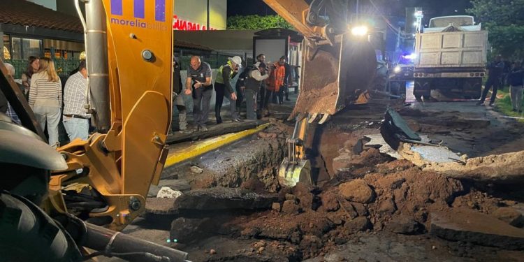 Gobierno Municipal realizará peritaje por socavón en avenida Camelinas