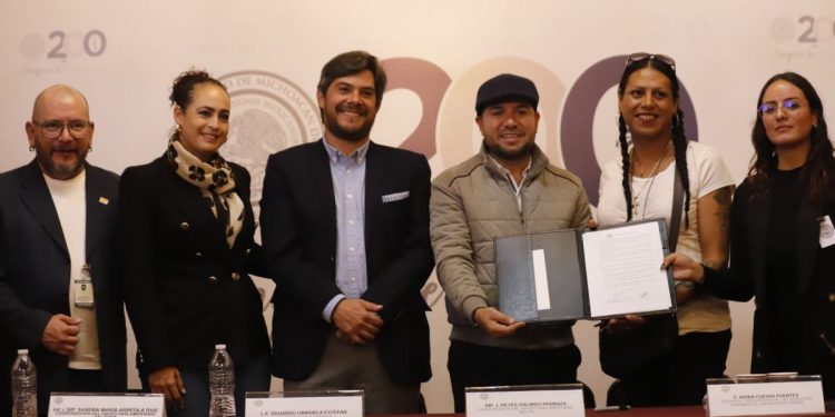 Recibe 76 Legislatura iniciativa para tipificar el delito de transfeminicidio