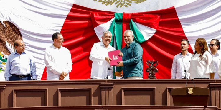 LXXVI Legislatura de Michoacán recibe Tercer Informe de Gobierno