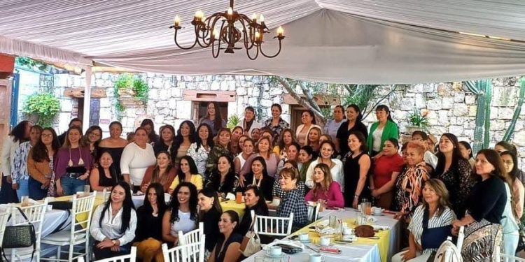 Mujeres del PRD arropan a la Senadora, Araceli Saucedo