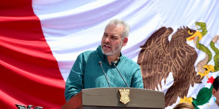 Sin deuda, destaca Bedolla rehabilitación de mil 300 km de la red carretera estatal