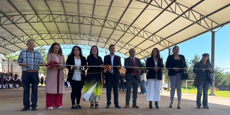 Estudiantes del Cecytem estrenan techumbre en plantel del Cemsad Tzitzingareo