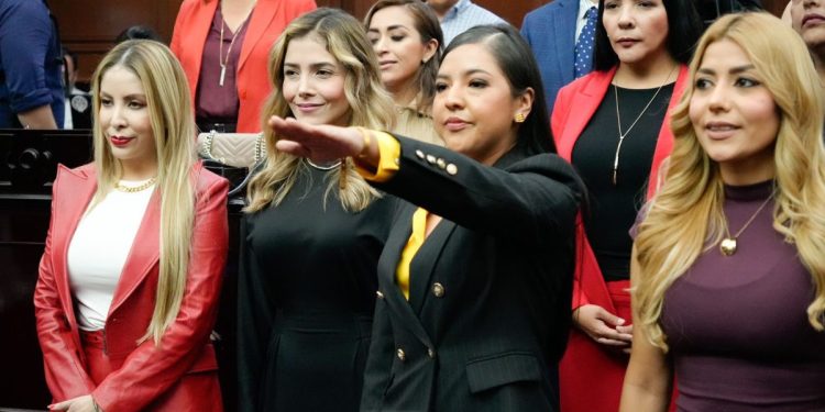 El Congreso de Michoacán toma protesta a Nancy Yuliana Torres Geronimo como presidenta municipal de Charapan