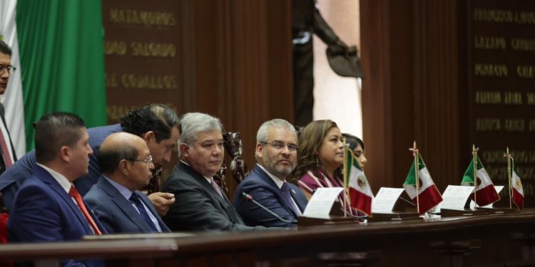 Asiste Bedolla a la instalación de la Septuagésima Sexta Legislatura y Apertura del Primer Año Legislativo