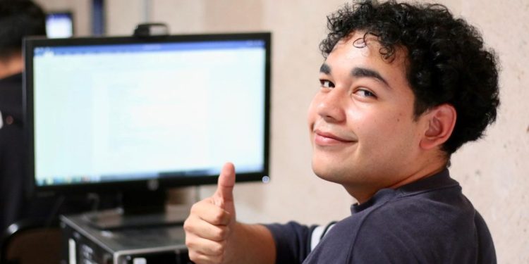 Más de 120 mil estudiantes se olvidan de trámites burocráticos y uso de efectivo en prepas y universidades