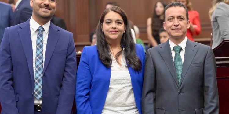 Rinden protesta legisladores de Acción Nacional