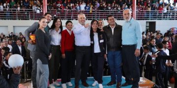 Para estudiantes de secundaria, 400 mil pares de tenis en el gobierno de Bedolla