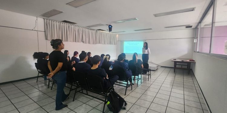 Imparte FGE taller de prevención de la violencia sexual a estudiantes del CREE Morelia