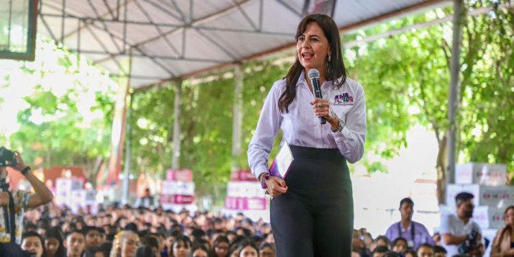 Tenis, libros y equipamiento fortalecen estrategia contra el abandono escolar: SEE