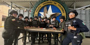 Guardias civiles se capacitan en Colombia para el combate al secuestro y la extorsión