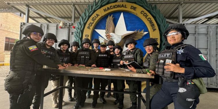 Guardias civiles se capacitan en Colombia para el combate al secuestro y la extorsión