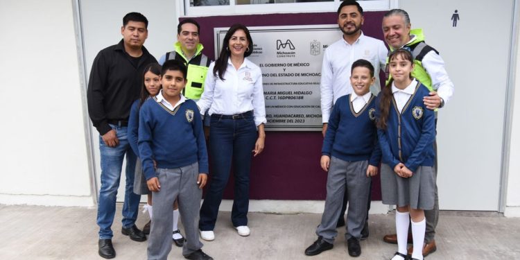 SCOP inaugura obras educativas en Huandacareo por 2.4 mdp