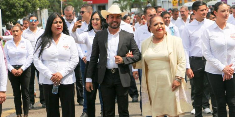 Humberto Jiménez Encabeza Desfile Cívico por el 16 de Septiembre en Los Reyes