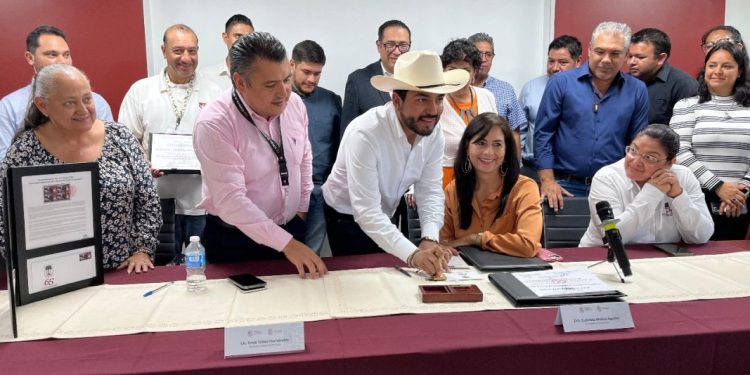 Humberto Jiménez Solís, presidente municipal de Los Reyes, Fortalece Vínculos con la Secretaría de Educación Estatal