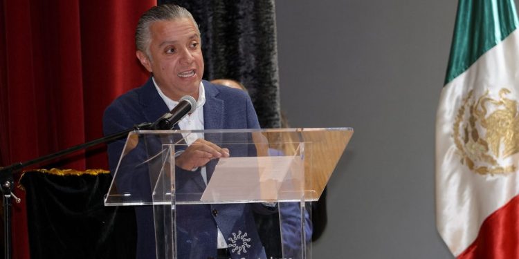 Jóvenes deben participar en agrupaciones intermedias de la sociedad: Navarro García